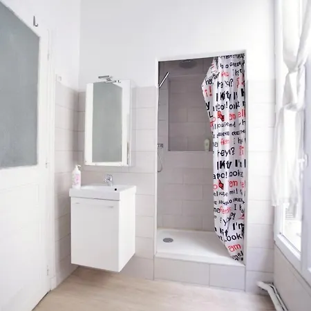 - Gare Du Nord Apartment